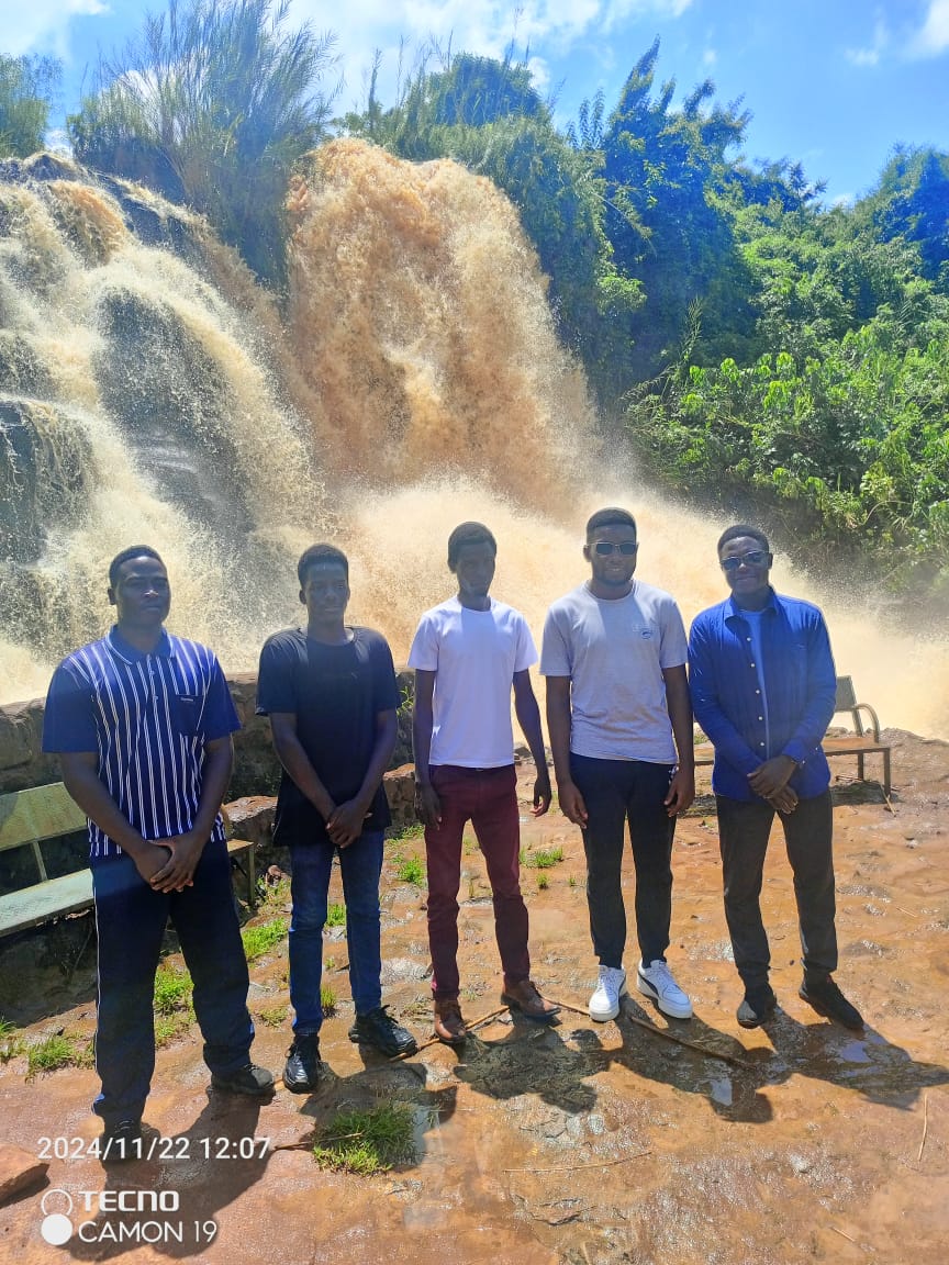 Visitors at Ambururu Waterfalls Resort